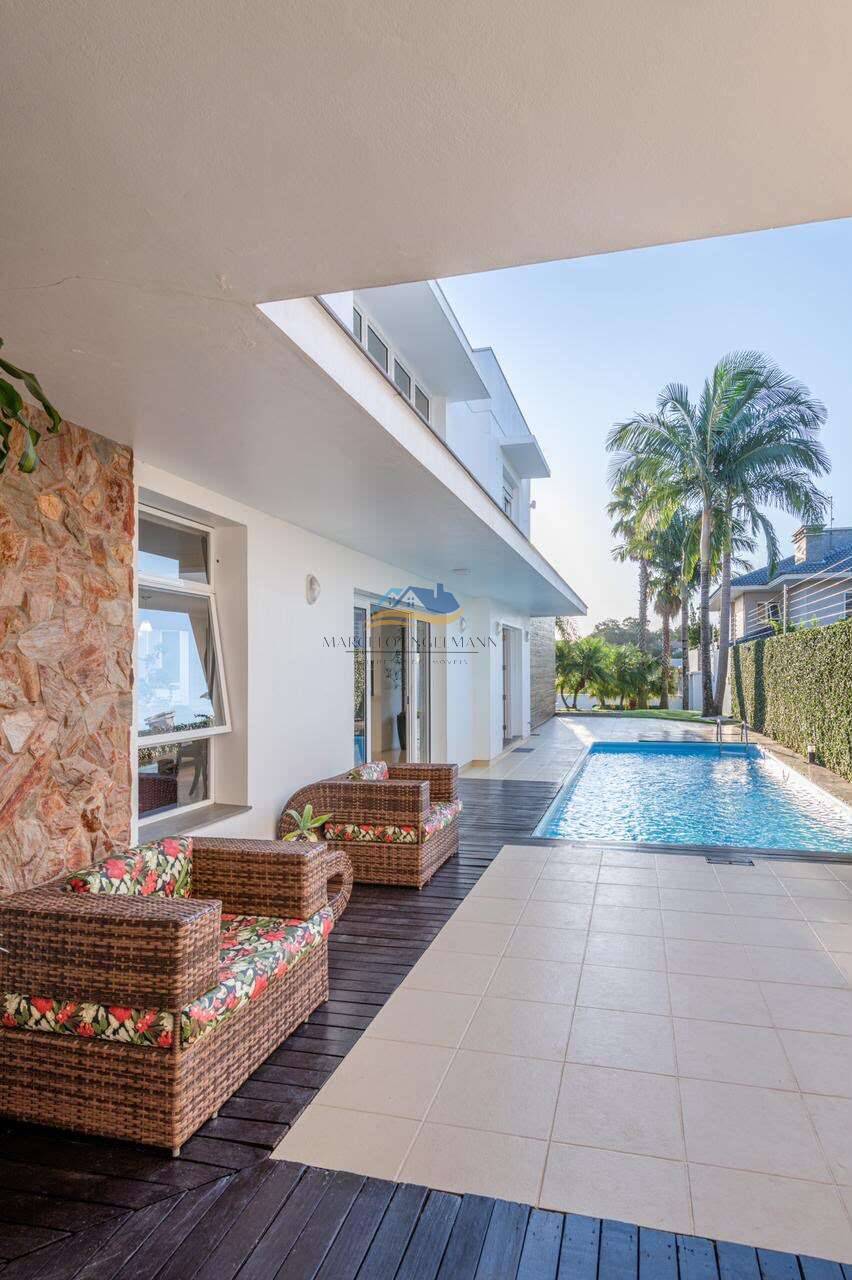 Residência de Alto Padrão Mobiliada com 4 Suítes e Piscina em Dois Irmãos/RS