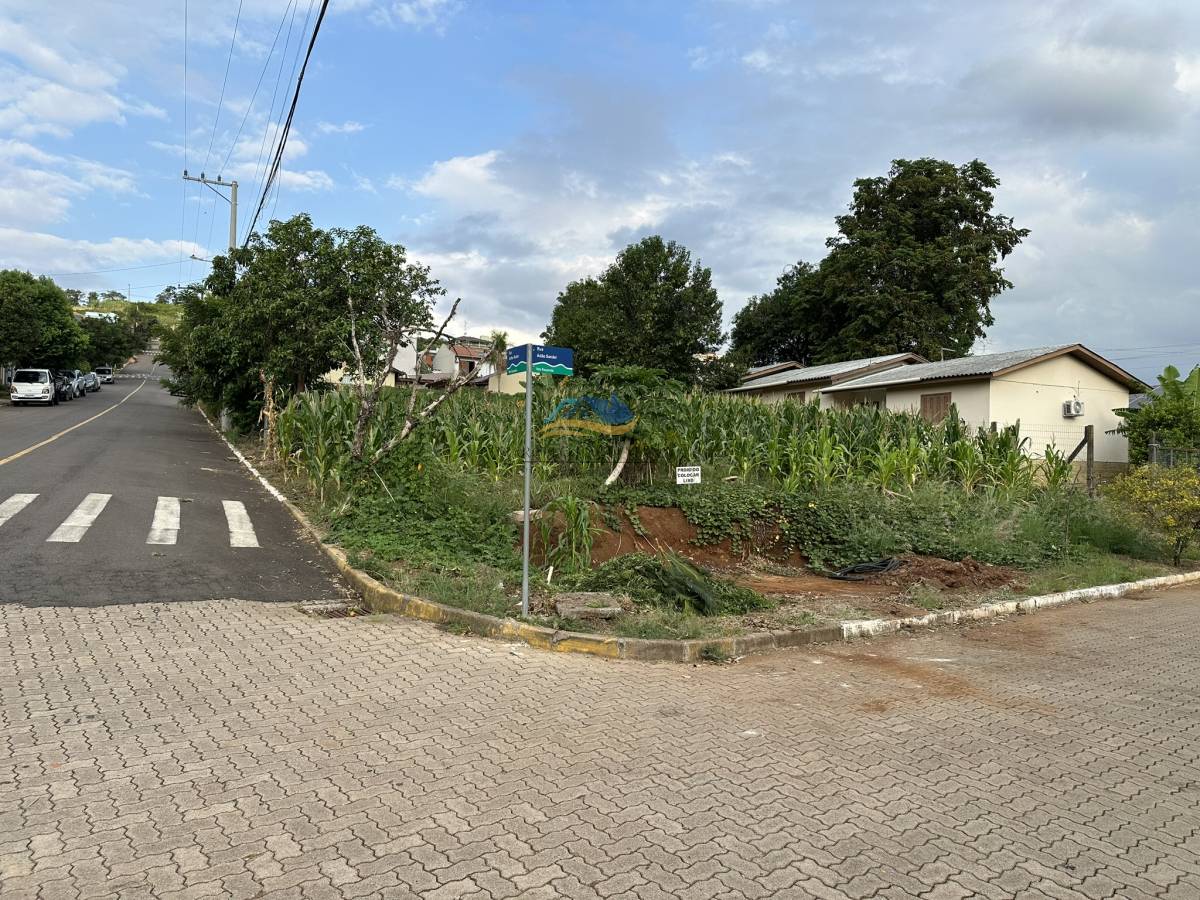 Terreno de Esquina em localização privilegiada à venda em Dois Irmãos