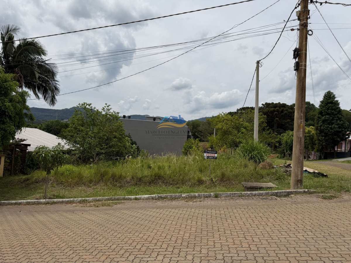Terreno de Esquina em localização tranquila à venda em Dois Irmãos